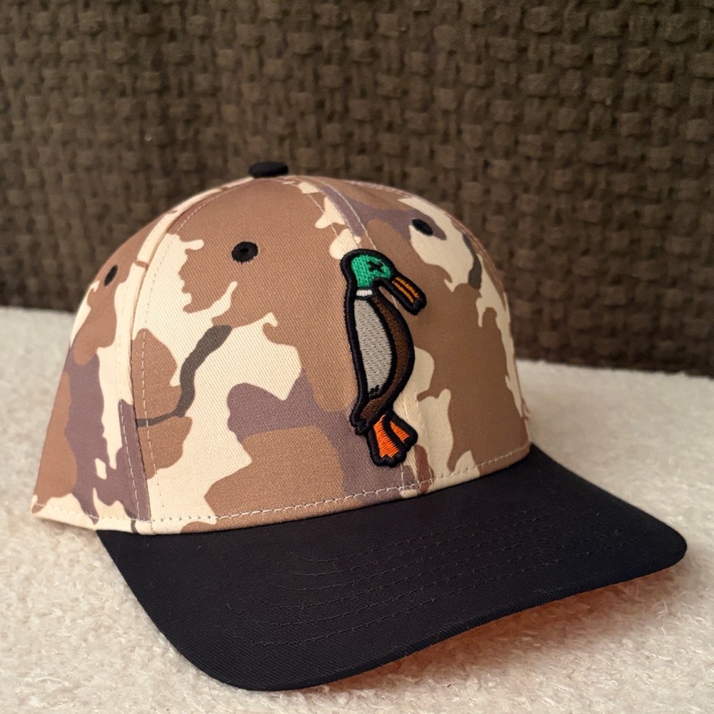 24.7 HUNT Duck Brown Camo Trucker Hat NWT